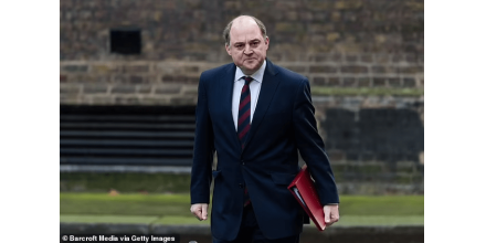 The UK defence ministry is accused of wasting ￡ 13 billion on failed equipment projects over the pas