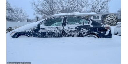 美國東部遭“炸彈氣旋”襲擊，積雪近1米，6000航班取消