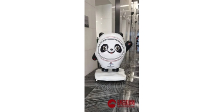 冰墩墩、雪容融來到外交部藍廳，汪文斌：讓我們加深理解、增進友誼，一起向未來